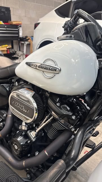 Harley-Davidson Heritage Classic in 3M Gloss White Gold Pearl